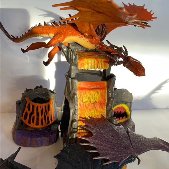 How To Train Your Dragon Playset with Figures Toothless Hookfang and more - Picture 4 of 11